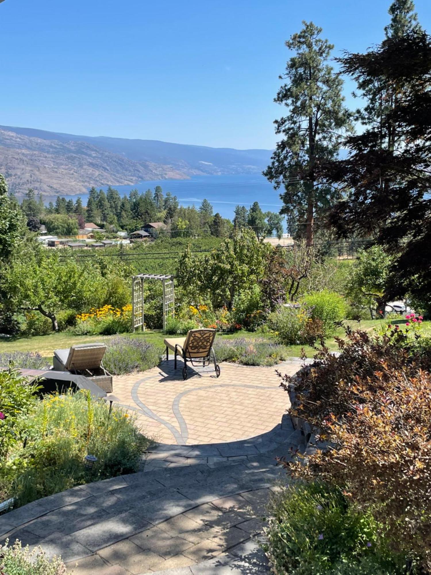 Lakeview Gardens B&B Peachland Dış mekan fotoğraf